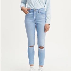 Levi’s 310 Shaping Super Skinny Jean